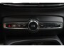 Volvo XC40 B3 Plus Dark - IntelliSafe Assist & Surround - 360º Camera - Harman Kardon audio - Verwarmde voorstoelen & stuur - Parkeersensoren voor & achter - Elektr. bedienb. voorstoelen met geheugen links - Draadloze tel. lader - Standkachel - Extra getint glas - 18' LMV