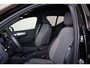 Volvo XC40 B3 Plus Dark - IntelliSafe Assist & Surround - 360º Camera - Harman Kardon audio - Verwarmde voorstoelen & stuur - Parkeersensoren voor & achter - Elektr. bedienb. voorstoelen met geheugen links - Draadloze tel. lader - Standkachel - Extra getint glas - 18' LMV