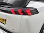 Peugeot e-2008 SUV EV GT Pack 50 kWh 136pk | Navigatie | Schuif-/kanteldak | Achteruitrijcamera | Stoelverwarming | Full Led koplampen | 3D Cockpit | Leder/Alcantara | Keyless | Adaptieve Cruise Control | Dodehoeksensor | Apple Carplay / Android Auto | DAB+ radio | Donker getint glas | 18" lichtmetalen velgen |