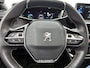 Peugeot e-2008 SUV EV GT Pack 50 kWh 136pk | Navigatie | Schuif-/kanteldak | Achteruitrijcamera | Stoelverwarming | Full Led koplampen | 3D Cockpit | Leder/Alcantara | Keyless | Adaptieve Cruise Control | Dodehoeksensor | Apple Carplay / Android Auto | DAB+ radio | Donker getint glas | 18" lichtmetalen velgen |