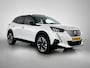 Peugeot e-2008 SUV EV GT Pack 50 kWh 136pk | Navigatie | Schuif-/kanteldak | Achteruitrijcamera | Stoelverwarming | Full Led koplampen | 3D Cockpit | Leder/Alcantara | Keyless | Adaptieve Cruise Control | Dodehoeksensor | Apple Carplay / Android Auto | DAB+ radio | Donker getint glas | 18" lichtmetalen velgen |