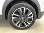 Peugeot e-2008 SUV EV GT Pack 50 kWh 136pk | Navigatie | Schuif-/kanteldak | Achteruitrijcamera | Stoelverwarming | Full Led koplampen | 3D Cockpit | Leder/Alcantara | Keyless | Adaptieve Cruise Control | Dodehoeksensor | Apple Carplay / Android Auto | DAB+ radio | Donker getint glas | 18" lichtmetalen velgen |