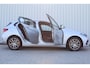BMW 1-Serie 116i High Executive | Incl. 12 maanden garantie | Stoelverwarming | Apple Carplay & Android Auto | WIFI | Climate Control | Hill Hold | Elektrisch verstelbare stoelen |