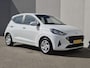 Hyundai i10 1.0 / All season banden / Stuur- & Stoel verwarming / Navigatie via Apple Carplay of Android Auto / Climate control / Achteruitrijcamera / Cruise control / Elektrische ramen voor /