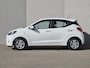 Hyundai i10 1.0 / All season banden / Stuur- & Stoel verwarming / Navigatie via Apple Carplay of Android Auto / Climate control / Achteruitrijcamera / Cruise control / Elektrische ramen voor /