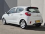 Hyundai i10 1.0 / All season banden / Stuur- & Stoel verwarming / Navigatie via Apple Carplay of Android Auto / Climate control / Achteruitrijcamera / Cruise control / Elektrische ramen voor /