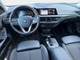 BMW 1-Serie Business Edition Plus | Sportstuur | Sportstoelen | Parkeersensoren voor en achter | Achteruitrijcamera | Autonoom parkeren |