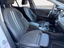BMW 1-Serie Business Edition Plus | Sportstuur | Sportstoelen | Parkeersensoren voor en achter | Achteruitrijcamera | Autonoom parkeren |