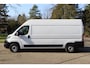 Fiat Ducato 35 2.3 MultiJet L3H2 2021 | 1e Eigenaar | Elektrische Laadklep | Achteruitrij Camera | Dealer Onderhouden | Cruise Control | Navigatier | Airco | Climate Cointrol | Nationale Autopas