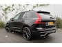 Volvo XC60 2.0 T6 Plug-in hybrid AWD Plus Black Edition | Adaptieve Cruise Control | Panoramadak | Harman Kardon Audio | Stoel-/Stuur-/Voorruitverwarming | Dodehoek Detectie | 360° Parkeercamera |