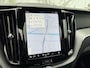 Volvo XC60 2.0 T6 Plug-in hybrid AWD Plus Black Edition | Adaptieve Cruise Control | Panoramadak | Harman Kardon Audio | Stoel-/Stuur-/Voorruitverwarming | Dodehoek Detectie | 360° Parkeercamera |