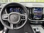 Volvo XC60 2.0 T6 Plug-in hybrid AWD Plus Black Edition | Adaptieve Cruise Control | Panoramadak | Harman Kardon Audio | Stoel-/Stuur-/Voorruitverwarming | Dodehoek Detectie | 360° Parkeercamera |