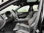 Volvo XC60 2.0 T6 Plug-in hybrid AWD Plus Black Edition | Adaptieve Cruise Control | Panoramadak | Harman Kardon Audio | Stoel-/Stuur-/Voorruitverwarming | Dodehoek Detectie | 360° Parkeercamera |