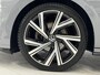 Volkswagen Golf 1.5 eTSI R-Line Business | Stoelverwarming | Navigatie | Achteruitrijcamera | Adaptive Cruise Control |