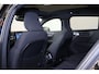 Volvo EC40 Single Motor Extended Range Ultra Black Ed. 82 kWh - Panoramadak - IntelliSafe Assist & Surround - 360º Camera - Harman Kardon audio - Verwarmde voorstoelen, stuur & achterbank - Parkeersensoren voor & achter - Elektr. bedienb. voorstoelen met geheugen links - Draadloze tel. lader - Extra getint glas - 20' LMV