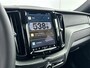 Volvo XC60 T6 Recharge Plus Dark | 19" Allseason | Sportstoelen | Trekhaak | Full LED | Elektrisch verstelbare stoelen | Panoramadak | Adaptieve cruise | BLIS | Stoel/stuur/achterbankverwarming | Parkeercamera