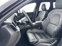 Volvo XC60 T6 Recharge Plus Dark | 19" Allseason | Sportstoelen | Trekhaak | Full LED | Elektrisch verstelbare stoelen | Panoramadak | Adaptieve cruise | BLIS | Stoel/stuur/achterbankverwarming | Parkeercamera