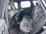 Volvo XC60 T6 Recharge Plus Dark | 19" Allseason | Sportstoelen | Trekhaak | Full LED | Elektrisch verstelbare stoelen | Panoramadak | Adaptieve cruise | BLIS | Stoel/stuur/achterbankverwarming | Parkeercamera