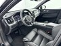 Volvo XC60 T6 Recharge Plus Dark | 19" Allseason | Sportstoelen | Trekhaak | Full LED | Elektrisch verstelbare stoelen | Panoramadak | Adaptieve cruise | BLIS | Stoel/stuur/achterbankverwarming | Parkeercamera