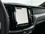 Volvo XC60 T6 Recharge Plus Dark | 19" Allseason | Sportstoelen | Trekhaak | Full LED | Elektrisch verstelbare stoelen | Panoramadak | Adaptieve cruise | BLIS | Stoel/stuur/achterbankverwarming | Parkeercamera