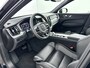 Volvo XC60 T6 Recharge Plus Dark | 19" Allseason | Sportstoelen | Trekhaak | Full LED | Elektrisch verstelbare stoelen | Panoramadak | Adaptieve cruise | BLIS | Stoel/stuur/achterbankverwarming | Parkeercamera