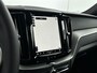 Volvo XC60 T6 Recharge Plus Dark | 19" Allseason | Sportstoelen | Trekhaak | Full LED | Elektrisch verstelbare stoelen | Panoramadak | Adaptieve cruise | BLIS | Stoel/stuur/achterbankverwarming | Parkeercamera