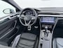 Volkswagen Arteon Shooting Brake 1.4 TSI eHybrid R-Line BINNEN + BUITEN PANO| NAPPALEDER SPORTSTOELEN| ELEK. STOEL MET MEMORY| ELEK. ACHTERKLEP| ACHTERBANK VERWARMD| CAMERA| STOELVERWARMING| CARPLAY| DODE HOEK SENSOR