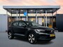 Volvo XC40 Recharge Core 70 kWh | 19" Allseason | Trekhaak | Stoel/stuurverwarming | Warmtepomp | Parkeerverwarming | Parkeercamera | Parkeersensoren V+A | Google Navigatie |