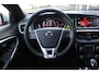 Volvo V40 T3 Automaat Polar+ Sport | Trekhaak | Panoramadak | Parkeercamera | Verwarmbare Voorstoelen | Navigatie | Cruise Control | Bluetooth Telefonie & Multimedia | 17'' Lichtmetalen Velgen