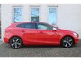 Volvo V40 T3 Automaat Polar+ Sport | Trekhaak | Panoramadak | Parkeercamera | Verwarmbare Voorstoelen | Navigatie | Cruise Control | Bluetooth Telefonie & Multimedia | 17'' Lichtmetalen Velgen