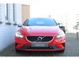 Volvo V40 T3 Automaat Polar+ Sport | Trekhaak | Panoramadak | Parkeercamera | Verwarmbare Voorstoelen | Navigatie | Cruise Control | Bluetooth Telefonie & Multimedia | 17'' Lichtmetalen Velgen | LED Koplampen |