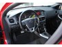 Volvo V40 T3 Automaat Polar+ Sport | Trekhaak | Panoramadak | Parkeercamera | Verwarmbare Voorstoelen | Navigatie | Cruise Control | Bluetooth Telefonie & Multimedia | 17'' Lichtmetalen Velgen | LED Koplampen |