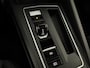 Volkswagen Golf 1.5 eHybrid Life Edition 204 pk Automaat (DSG) | Verlengde garantie | Navigatie via App | Panoramadak | Parkeersensoren (Park assist) | Achteruitrijcamera |