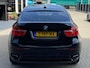 BMW X6 M XDrive 50i 408 PK High Executive NIEUWSTAAT MEMORY SOFT CLOSE APPLE CARPLAY CAMERA LEER