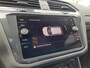 Volkswagen Tiguan 1.4 TSI eHybrid R-Line Business+ | PANO-SCHUIFDAK | STOEL-STUURWIELVERWARMING | NAVIGATIE | KLIMAATREGELING | IQ LIGHT