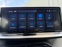 Peugeot e-2008 EV Allure 50 kWh (Keyless Entry - LED - Parkeersensoren V+A - Navigatie - Automatische Airco - 3D Cockpit - Apple Carplay)