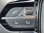 Peugeot e-2008 EV Allure 50 kWh (Keyless Entry - LED - Parkeersensoren V+A - Navigatie - Automatische Airco - 3D Cockpit - Apple Carplay)