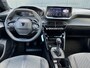 Peugeot 2008 1.2 100pk Allure | Climate control | Parkeersensoren | AppleCarPlay/Android | 17'' LM velgen
