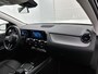 Mercedes-Benz B-klasse 180 Business Solution Trekhaak | Ledkoplampen | Stoelverwarming | Licht- en zicht pakket | Parkeerpakket met achteruitrijcamera. Inclusief 24 maanden Mercedes-Benz Certified garantie voor Europa.