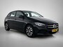 Mercedes-Benz B-klasse 180 Business Solution Trekhaak | Ledkoplampen | Stoelverwarming | Licht- en zicht pakket | Parkeerpakket met achteruitrijcamera. Inclusief 24 maanden Mercedes-Benz Certified garantie voor Europa.