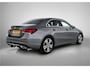 Mercedes-Benz A-klasse 180 Business Solution Ledkoplampen | Stoelverwarming | Parkeerpakket met achteruitrijcamera | Sfeerverlichting | Trekhaak | Inclusief 24 maanden Mercedes-Benz Certified garantie voor Europa.
