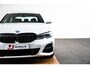 BMW 3-Serie 330e M Sport - schuif/kanteldak - Head up - Elektrisch verwarmde/verstelbare stoelen - Hifi - Comfort Access - Cruise control - Active Guard Plus - Driving Assistant - Sportstoelen -