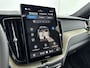 Volvo XC60 NEW MODEL 2.0 T6 Plug-in hybrid AWD Plus Dark | Panoramadak | PDC V+A en 360 Camera | Stoel+stuurverwarming | Head Up Display | Keyless |