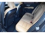 Volvo V60 B3 177PK Essential Black Edition | Leder | Getint Glas | 18'' | Climate |