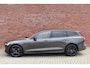 Volvo V60 B3 177PK Essential Black Edition | Leder | Getint Glas | 18'' | Climate |