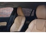 Volvo V60 B3 177PK Essential Black Edition | Leder | Getint Glas | 18'' | Climate |