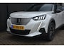 Peugeot e-2008 EV GT Pack 50 kWh 3 Fase 88% SOH | Alcantara | Stoelverwarming | Sfeerverlichting | 18"LMV | Climate Control | Navigatie | !!