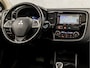 Mitsubishi Outlander 2.0 PHEV Deluxe 203Pk Automaat (SCHUIFDAK, NAVIGATIE, LEDER, CAMERA, STOELVERWARMING, SPORTSTOELEN, GETINT GLAS, ELEK ACHTERKLEP, NIEUWSTAAT)