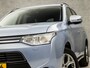 Mitsubishi Outlander 2.0 PHEV Deluxe 203Pk Automaat (SCHUIFDAK, NAVIGATIE, LEDER, CAMERA, STOELVERWARMING, SPORTSTOELEN, GETINT GLAS, ELEK ACHTERKLEP, NIEUWSTAAT)