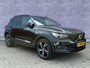 Volvo XC40 1.5 T5 Recharge R-Design | Plug-in Hybrid (PHEV) | Trekhaak | 360 Graden Camera | Harman Kardon Audio | Panoramadak | Elektrisch Verstelbare Voorstoelen | Stoelverwarming voor en achter | BLIS | Cruise Control Adaptief | Keyless Entry | Elektrische Achterklep | Navigatie